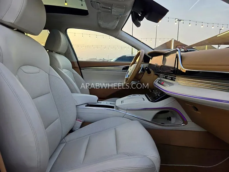 Hyundai Azera 2023 for Sale in Fujairah Image-11