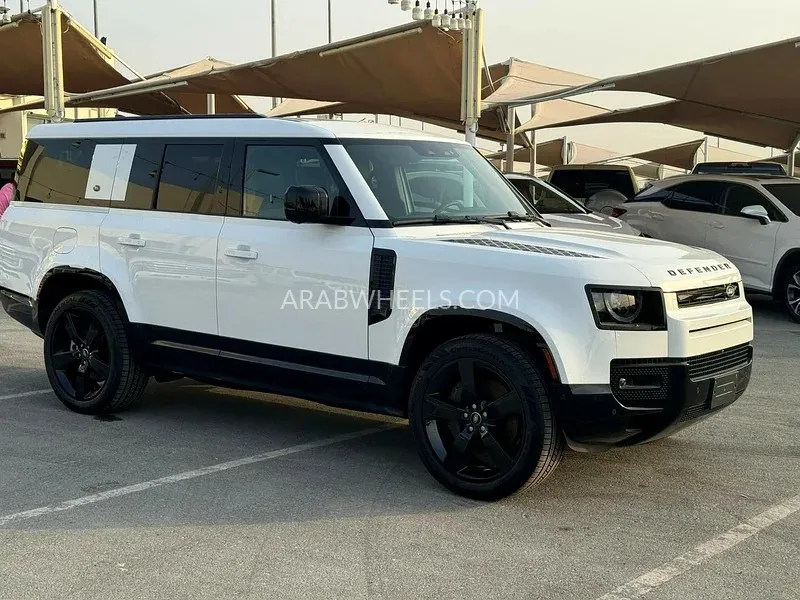 Land Rover Defender 2024 for Sale in Fujairah Image-2