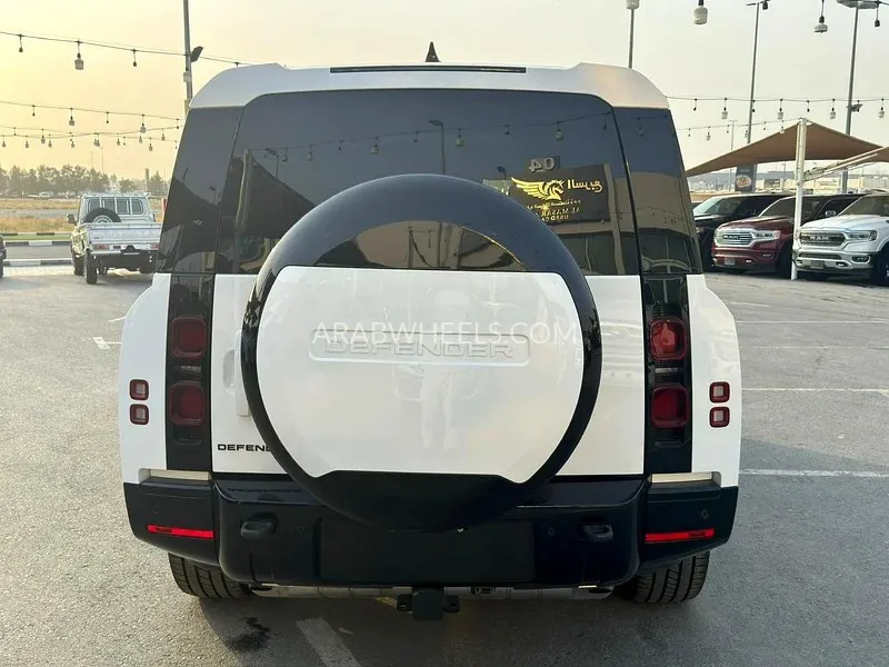 Land Rover Defender 2024 for Sale in Fujairah Image-5