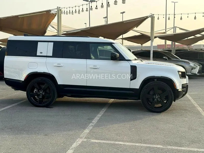 Land Rover Defender 2024 for Sale in Fujairah Image-8