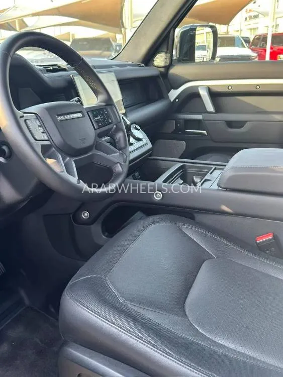 Land Rover Defender 2024 for Sale in Fujairah Image-12