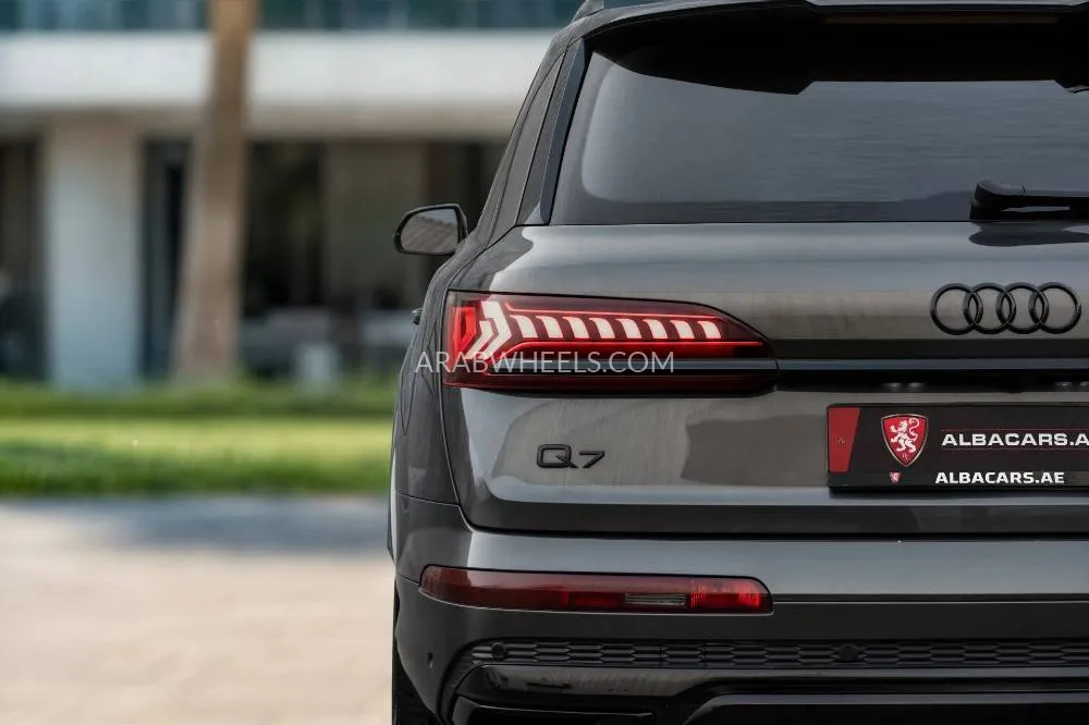 Audi Q7 2023 for Sale in Dubai Image-6