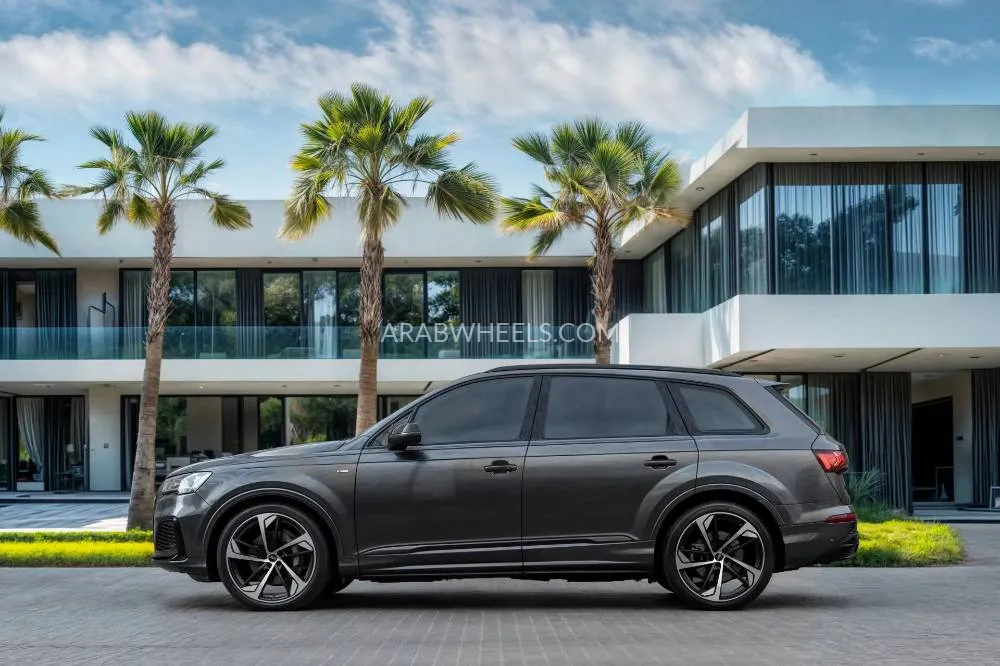 Audi Q7 2023 for Sale in Dubai Image-17