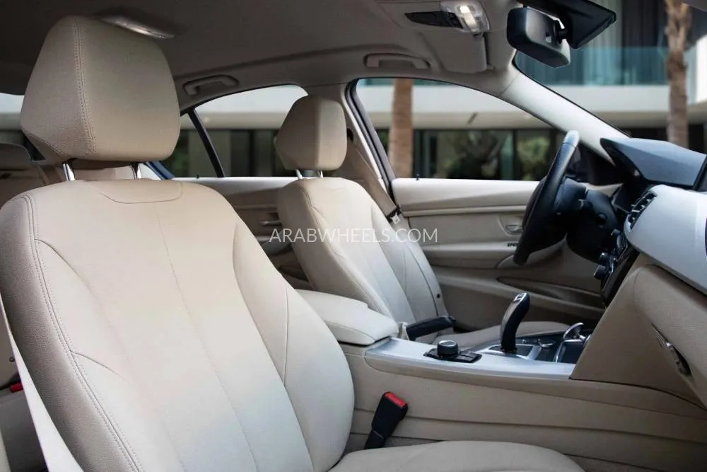 BMW 3 series 2018 for Sale in Dubai Image-9
