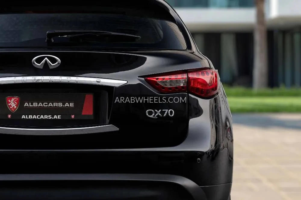 Infiniti QX70 2019 for Sale in Dubai Image-6