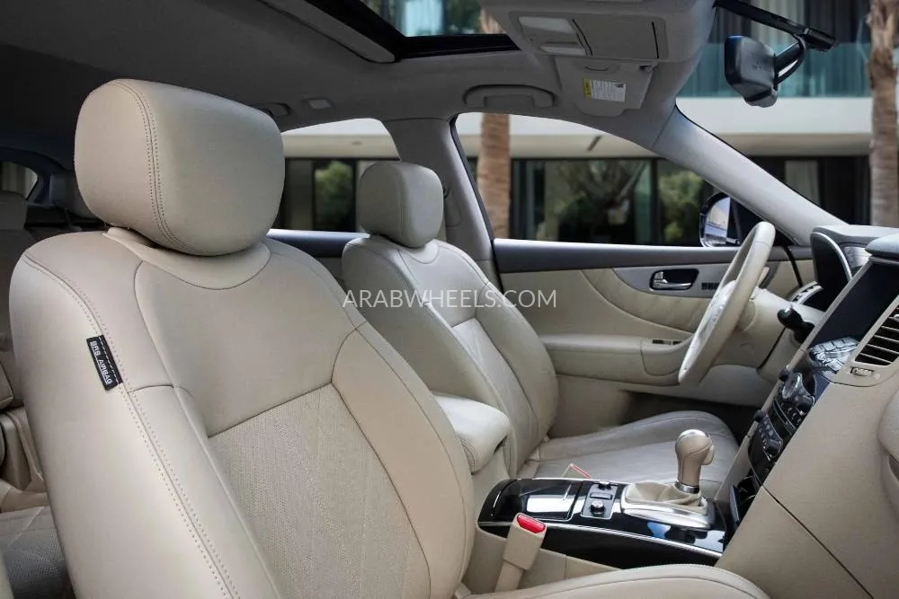 Infiniti QX70 2019 for Sale in Dubai Image-11