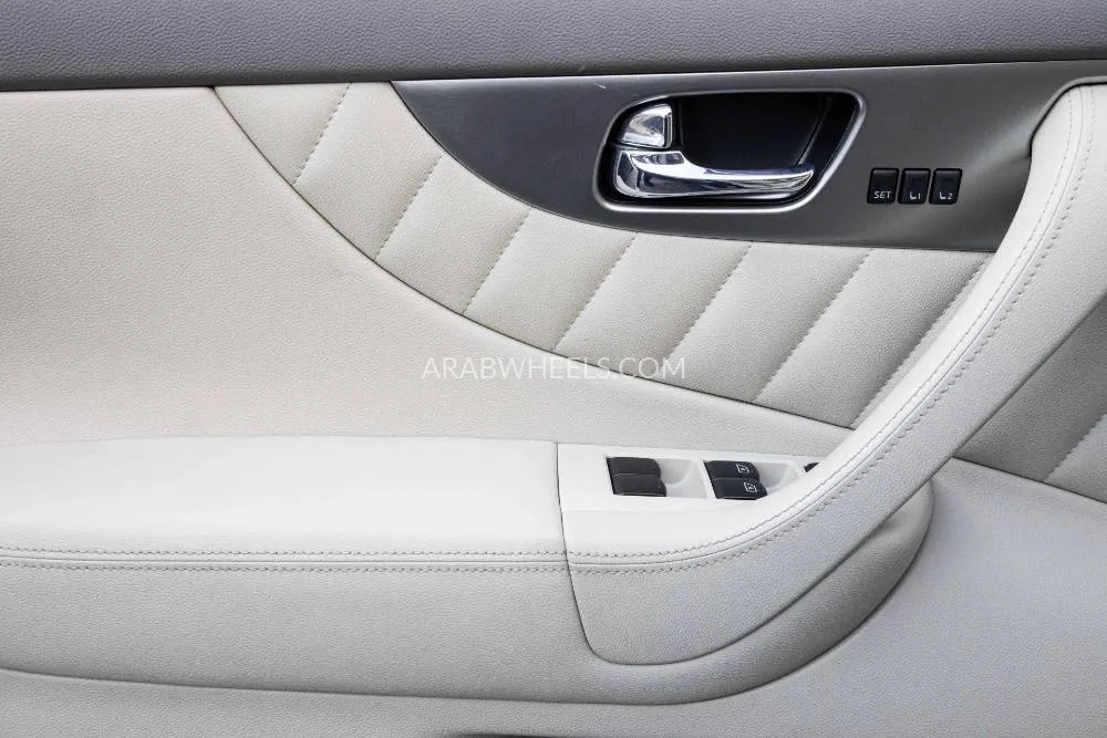 Infiniti QX70 2019 for Sale in Dubai Image-13