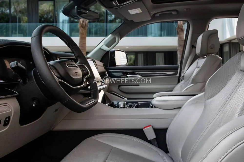 Jeep Grand Wagoneer 2022 for Sale in Dubai Image-9