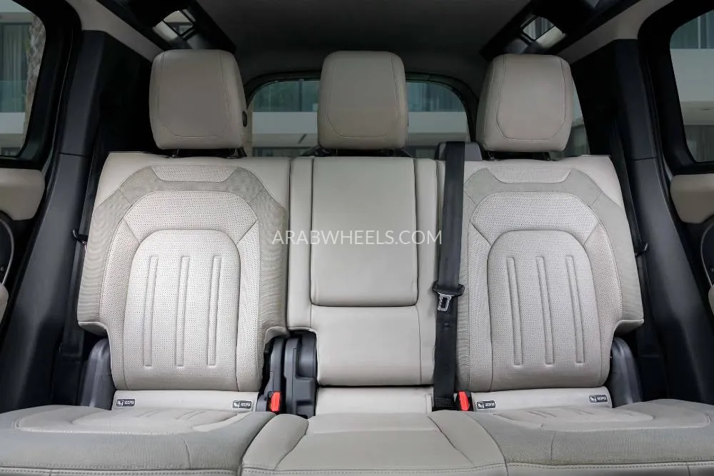 Land Rover Defender 2020 for Sale in Dubai Image-12