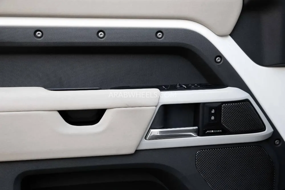 Land Rover Defender 2023 for Sale in Dubai Image-15