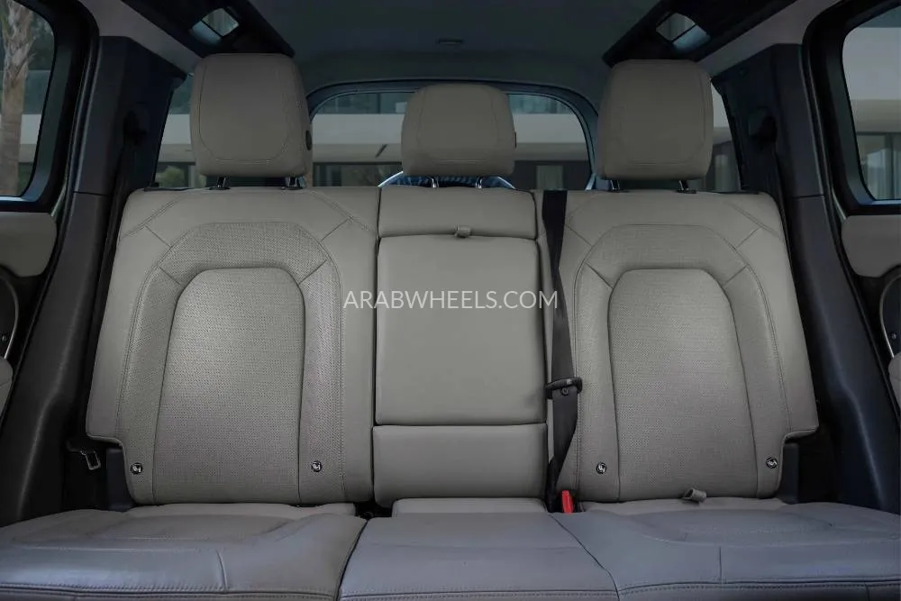 Land Rover Defender 2024 for Sale in Dubai Image-12