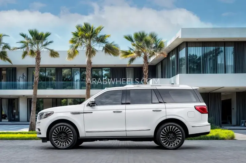 Lincoln Navigator 2021 for Sale in Dubai Image-25