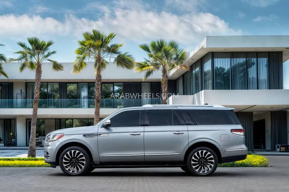 Lincoln Navigator 2023 for Sale in Dubai Image-2