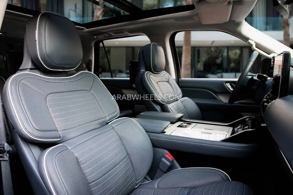 Lincoln Navigator 2023 for Sale in Dubai Image-11