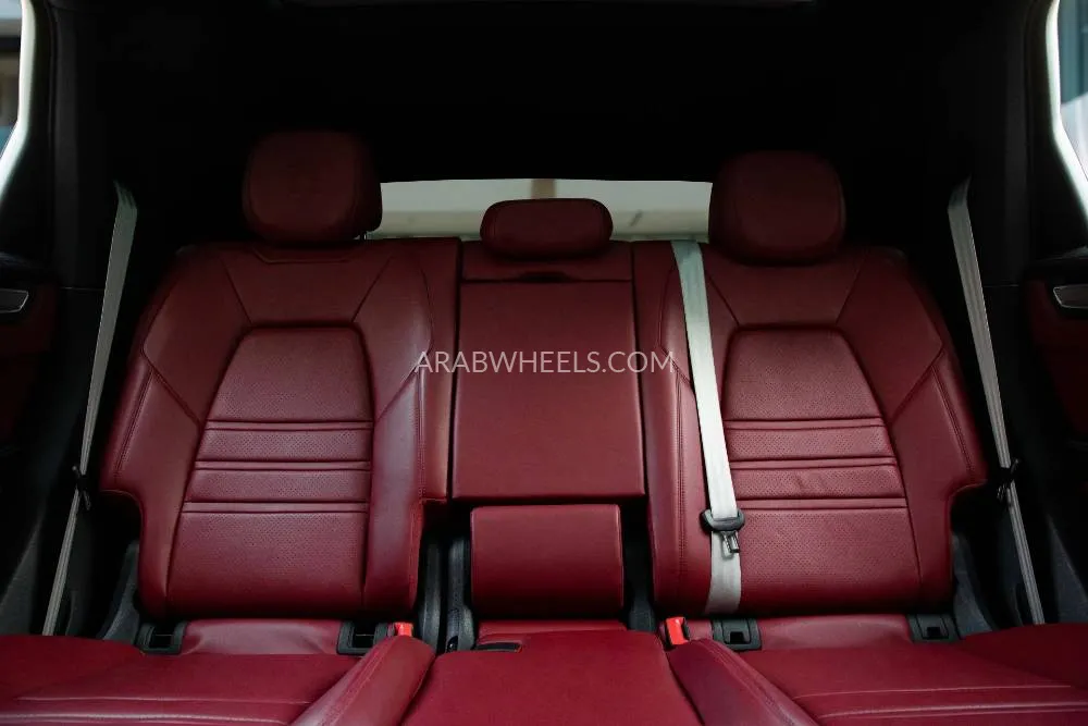 Porsche Cayenne 2022 for Sale in Dubai Image-12