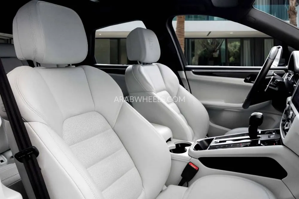 Porsche Macan 2022 for Sale in Dubai Image-11