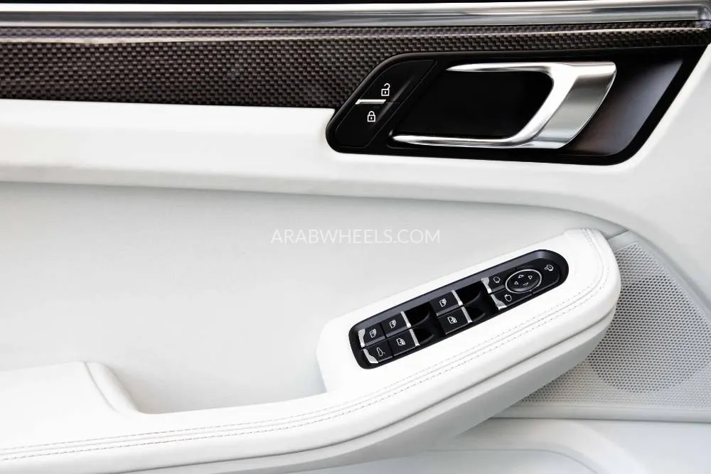 Porsche Macan 2022 for Sale in Dubai Image-12