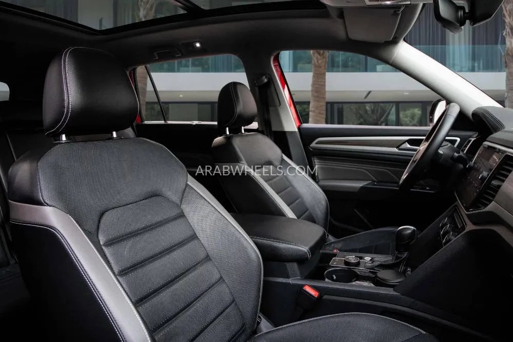 Volkswagen Teramont 2021 for Sale in Dubai Image-11