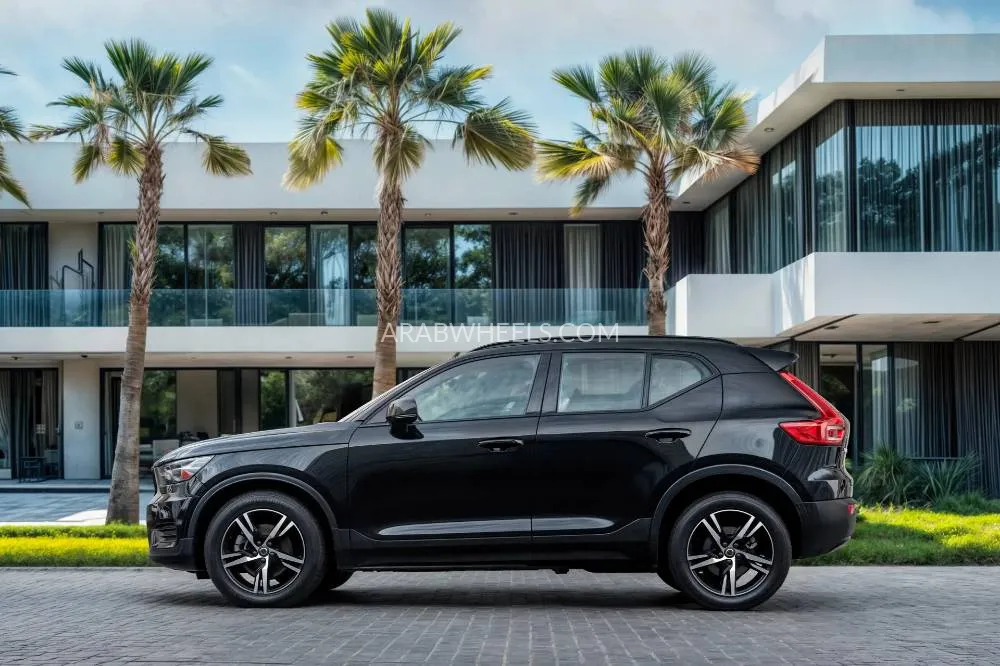 Volvo XC40 2022 for Sale in Dubai Image-2