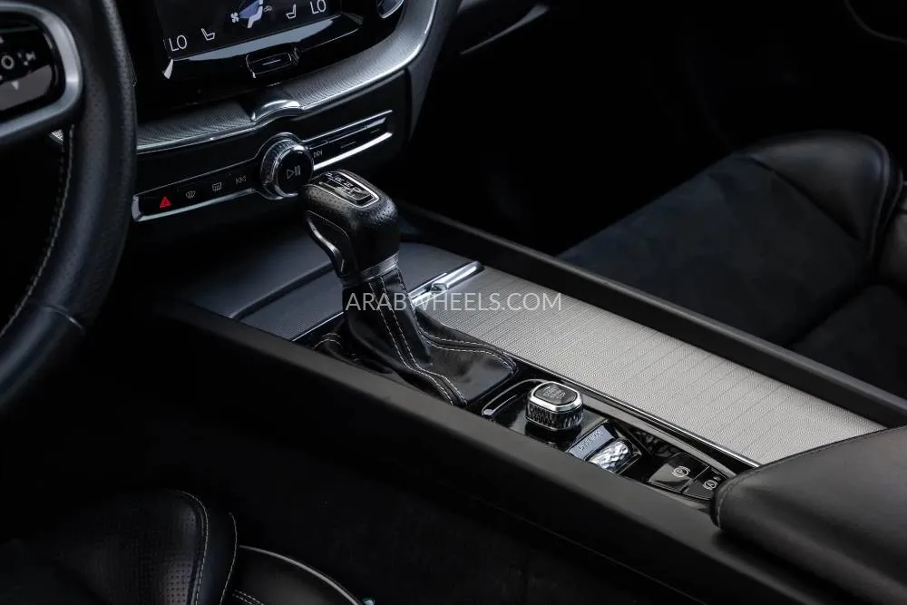 Volvo XC60 2019 for Sale in Dubai Image-10