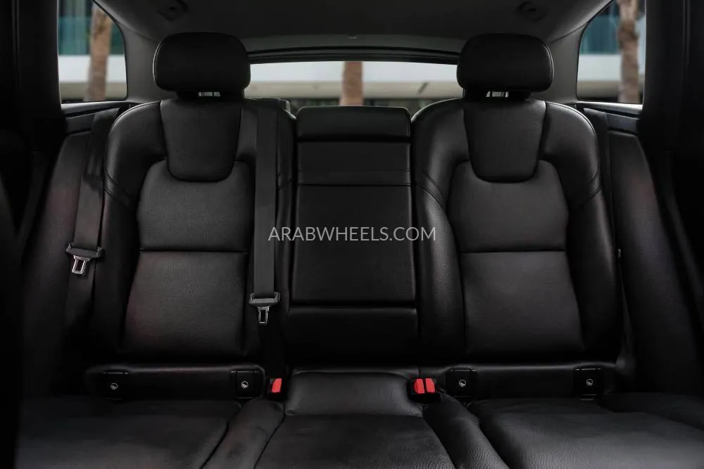 Volvo XC60 2022 for Sale in Dubai Image-11