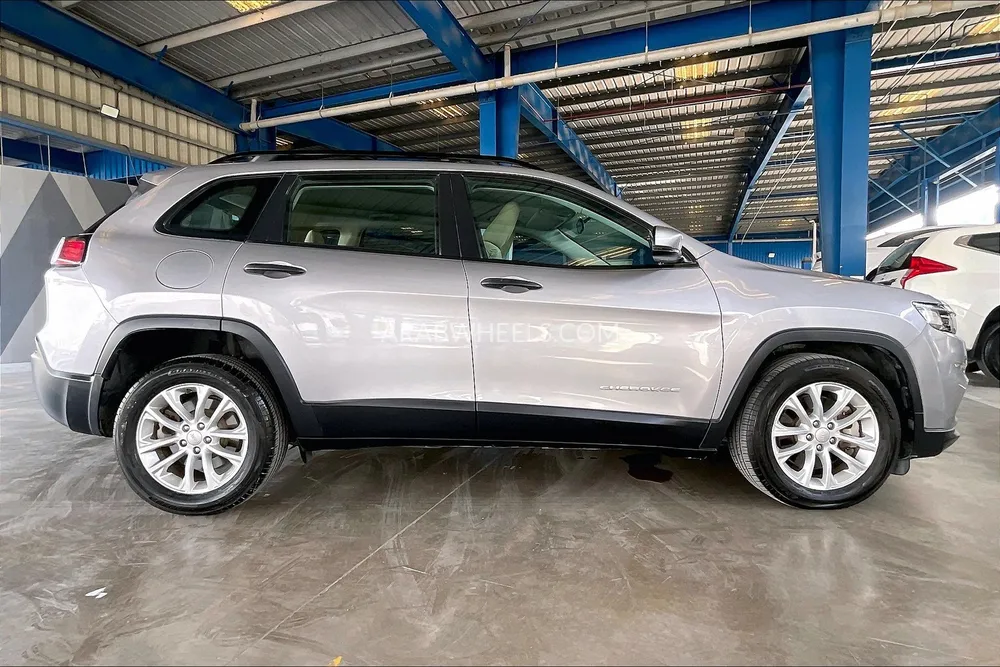 Jeep Cherokee 2020 for Sale in Sharjah Image-8