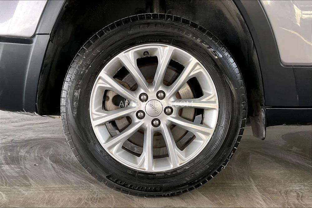 Jeep Cherokee 2020 for Sale in Sharjah Image-9