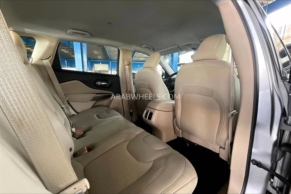 Jeep Cherokee 2020 for Sale in Sharjah Image-27