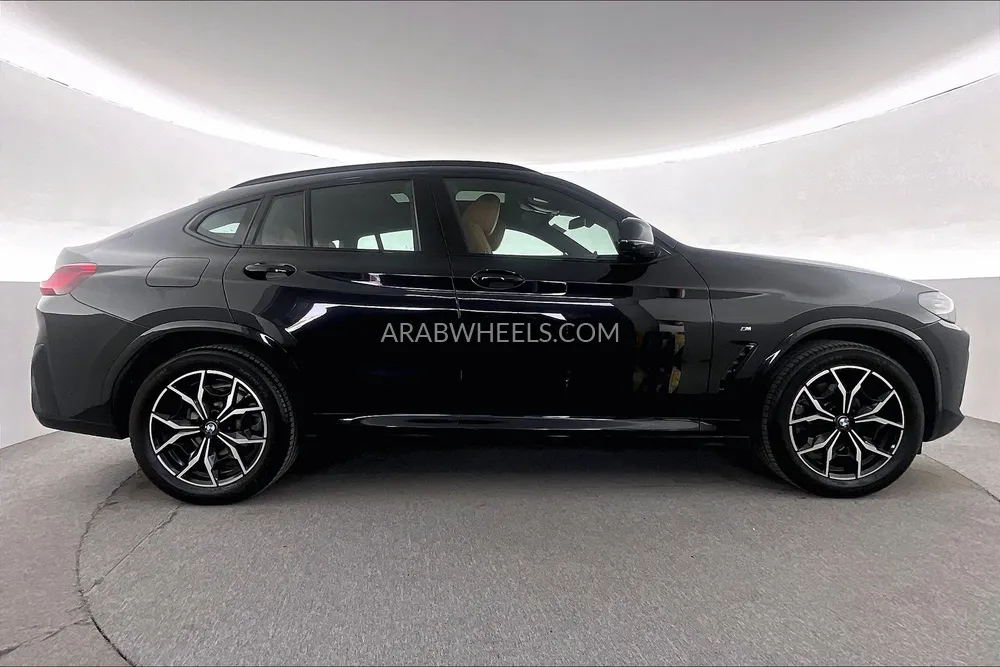 BMW X4 2023 for Sale in Sharjah Image-8