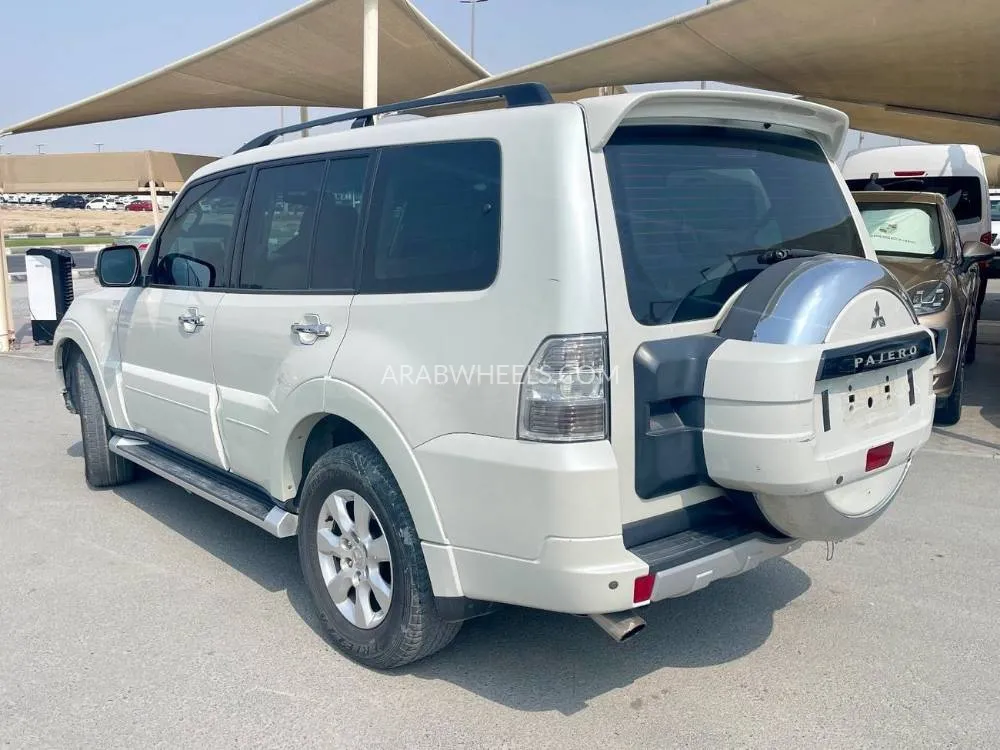 Mitsubishi Pajero 2014 for Sale in Sharjah Image-2