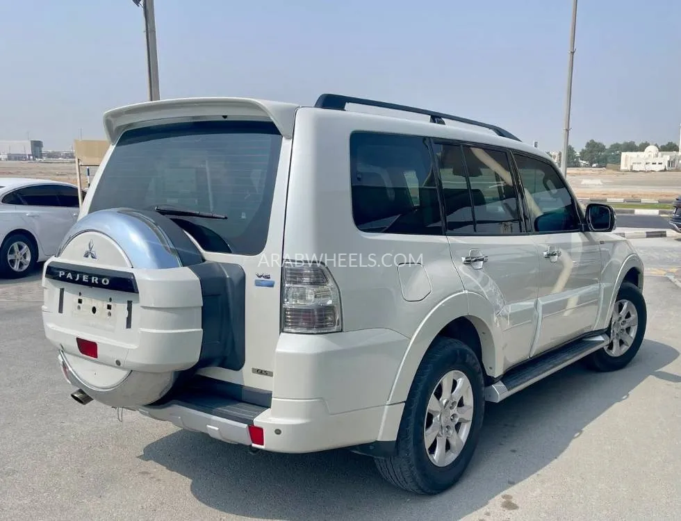 Mitsubishi Pajero 2014 for Sale in Sharjah Image-3