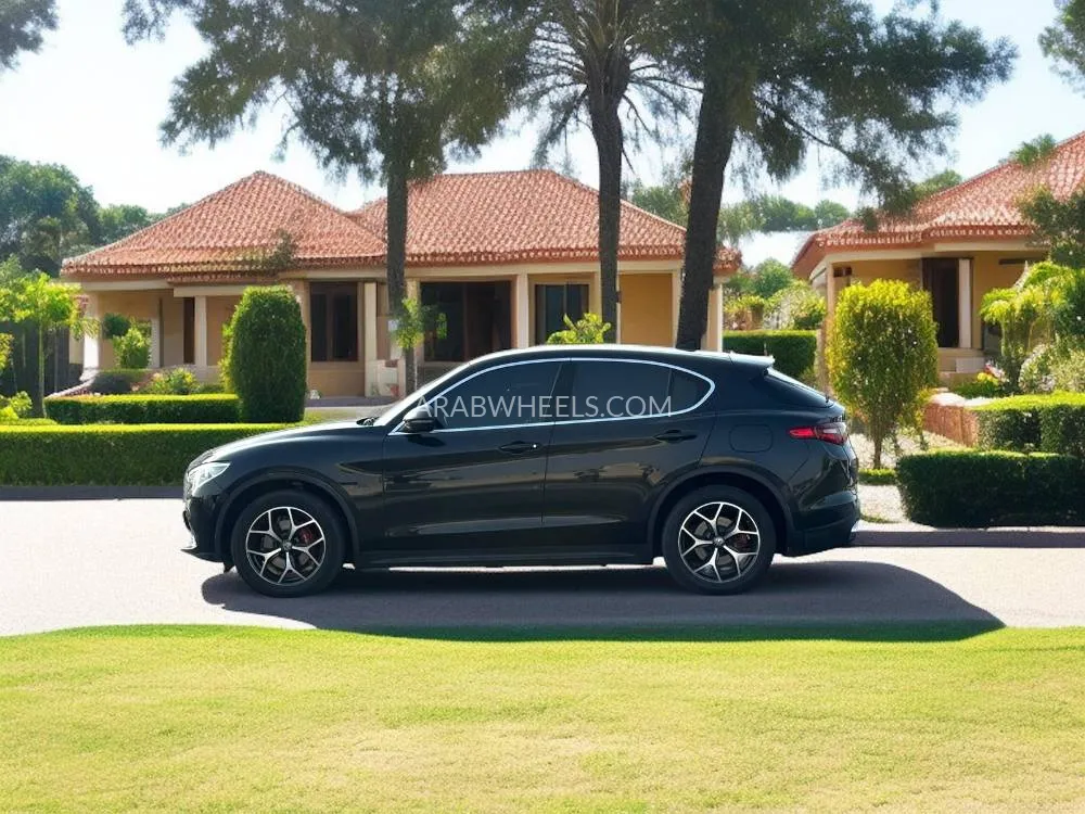 الفا روميو ستيلفيو 2019 for Sale in دبي Image-8
