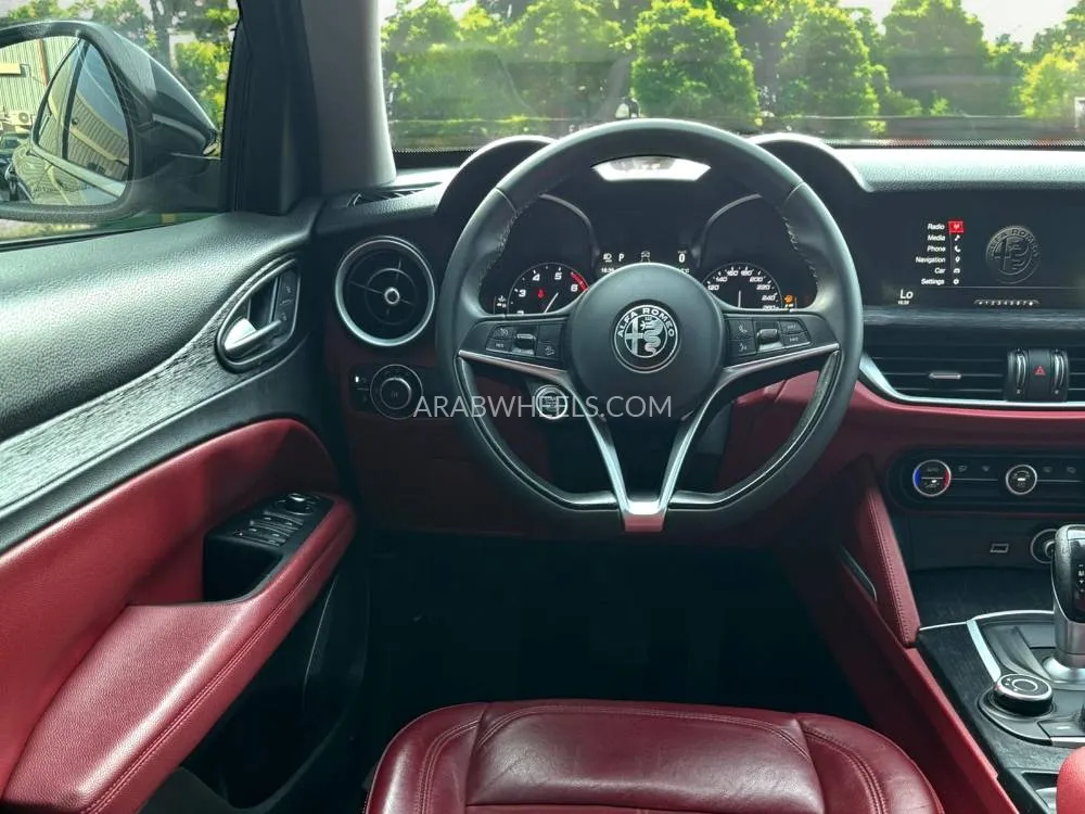 الفا روميو ستيلفيو 2019 for Sale in دبي Image-14