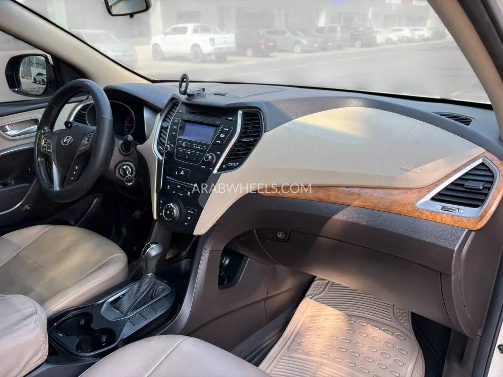 Hyundai Grand Santa Fe 2015 for Sale in Dubai Image-13