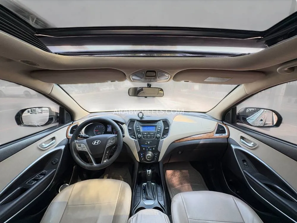 Hyundai Grand Santa Fe 2015 for Sale in Dubai Image-18