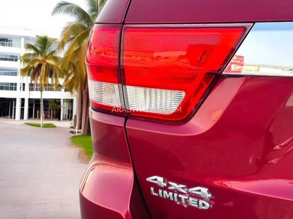 Jeep Grand Cherokee 2012 for Sale in Dubai Image-9