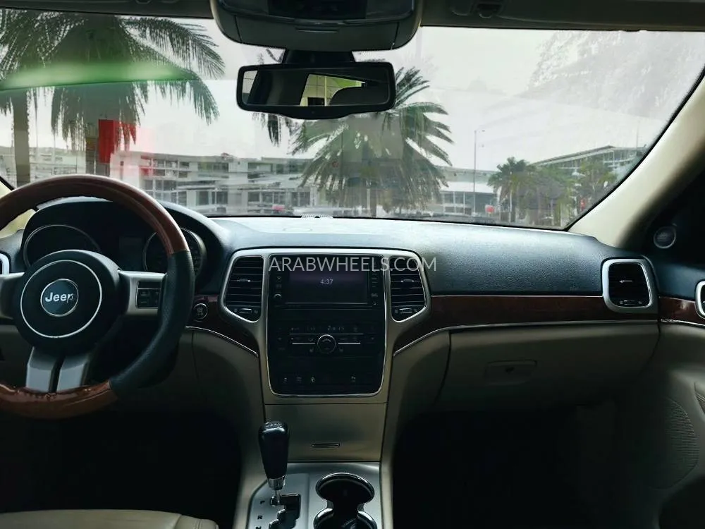 Jeep Grand Cherokee 2012 for Sale in Dubai Image-13