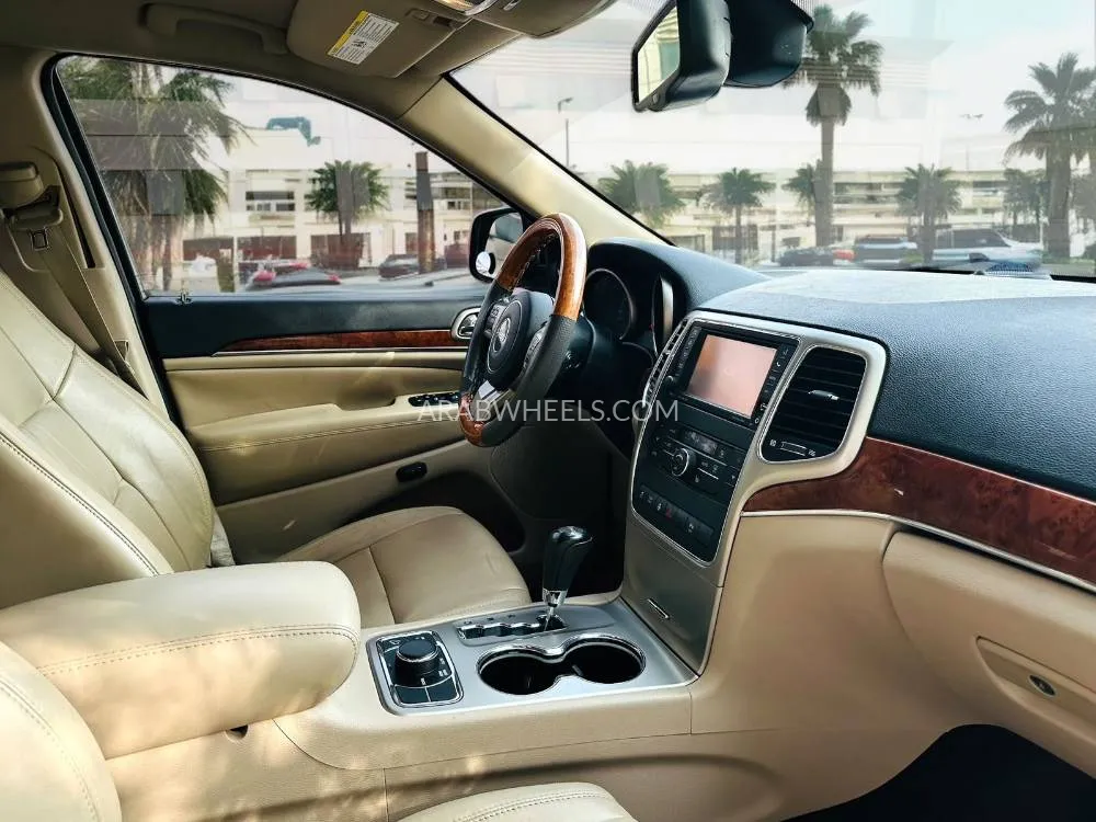 Jeep Grand Cherokee 2012 for Sale in Dubai Image-18