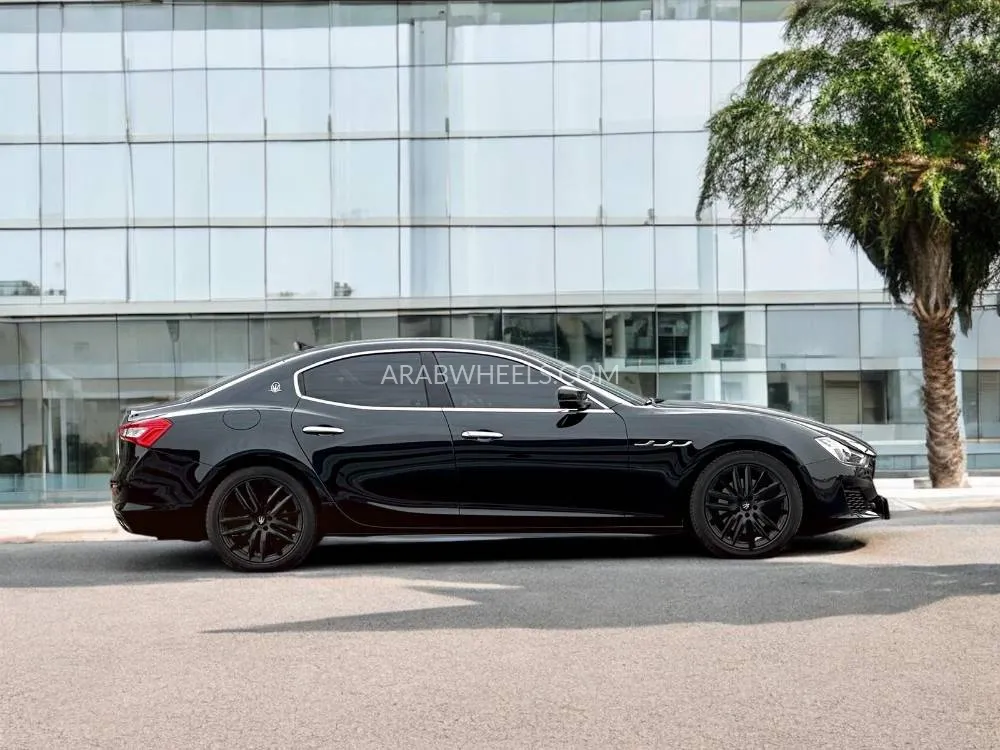 Maserati Quattroporte 2017 for Sale in Dubai Image-5