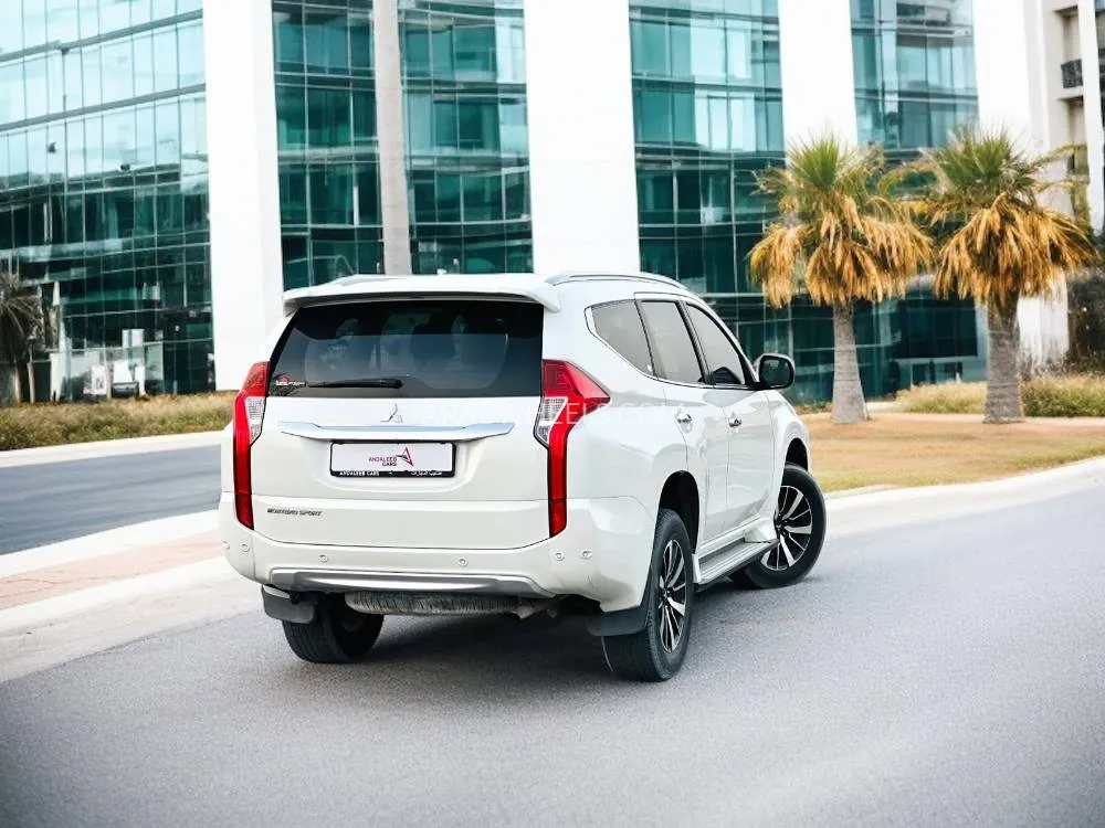 Mitsubishi Montero Sport 2017 for Sale in Dubai Image-6