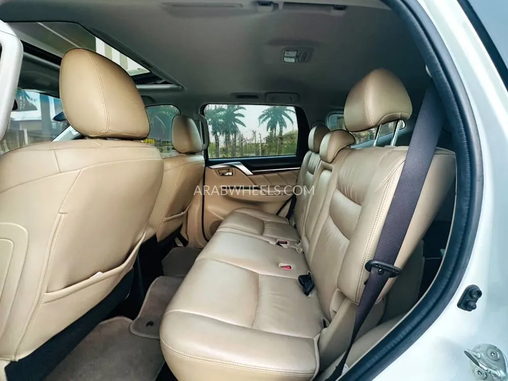 Mitsubishi Montero Sport 2017 for Sale in Dubai Image-20