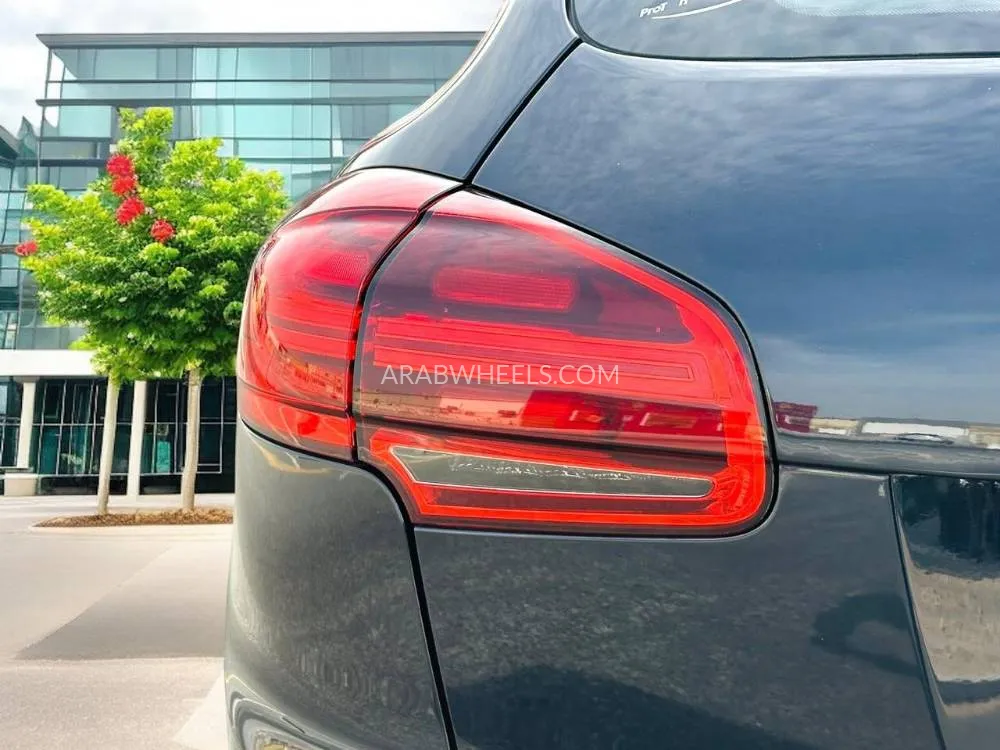 Porsche Cayenne 2016 for Sale in Dubai Image-10