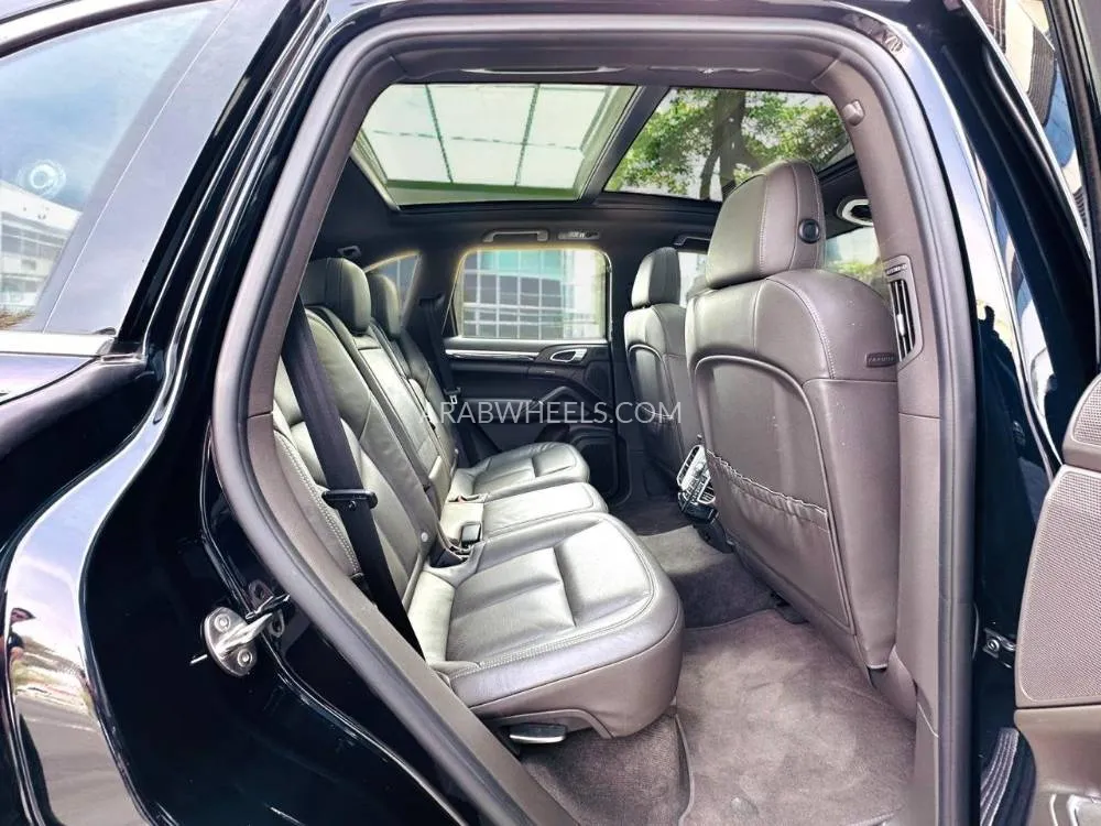 Porsche Cayenne 2016 for Sale in Dubai Image-18