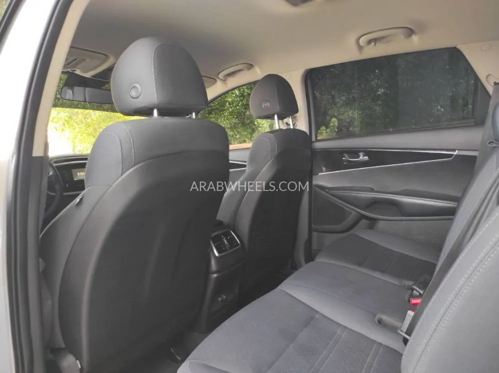 Kia Sorento 2018 for Sale in Sharjah Image-7