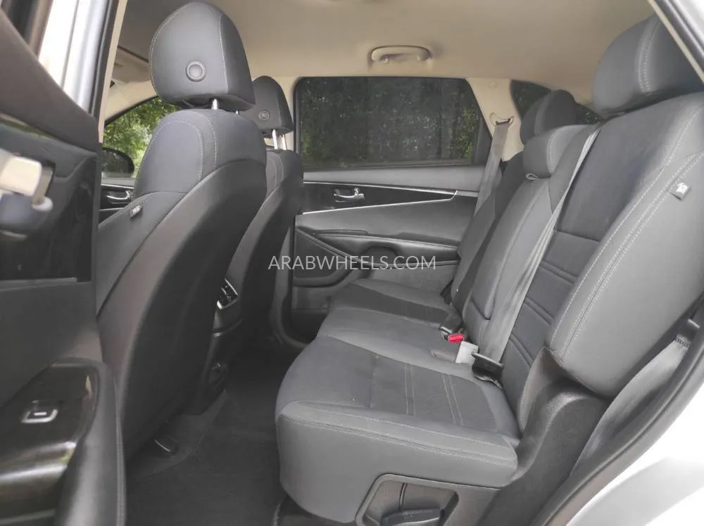Kia Sorento 2018 for Sale in Sharjah Image-8