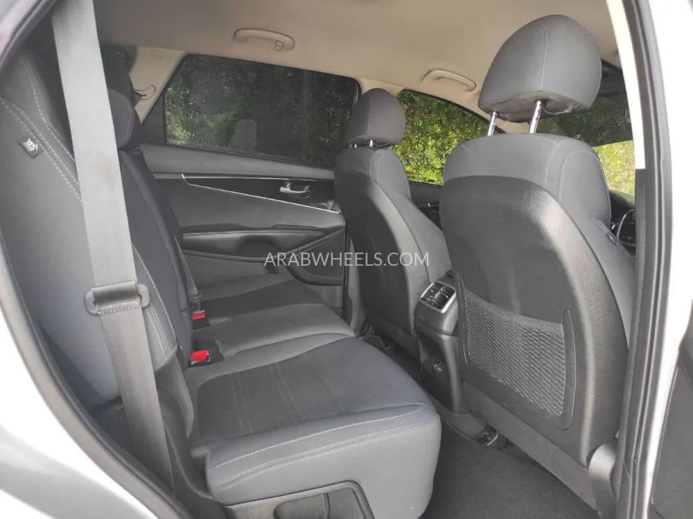 Kia Sorento 2018 for Sale in Sharjah Image-10