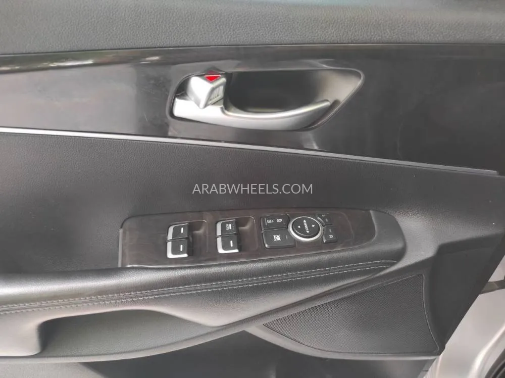 Kia Sorento 2018 for Sale in Sharjah Image-14