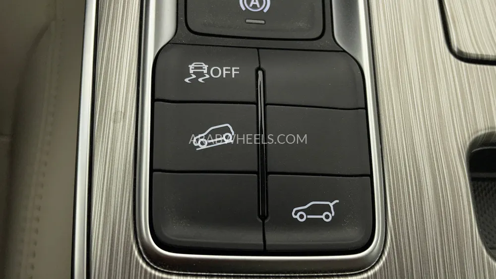 إم جي RX5 2025 for Sale in دبي Image-39