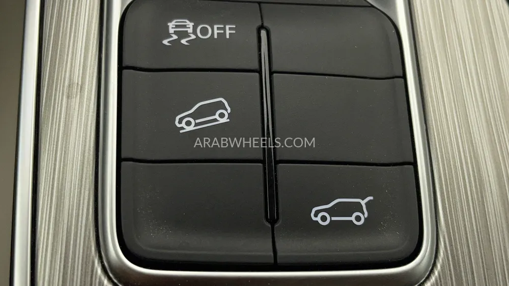 إم جي RX5 2025 for Sale in دبي Image-47