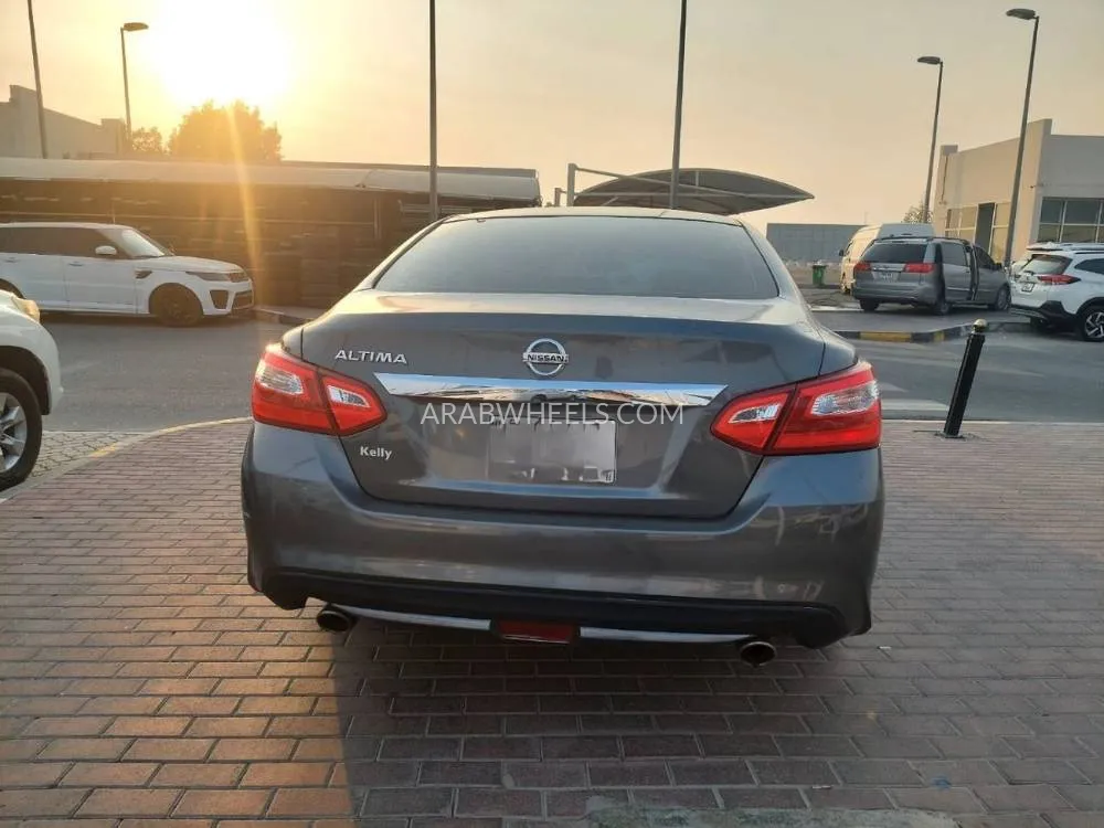 Nissan Altima 2016 for Sale in Ajman Image-10